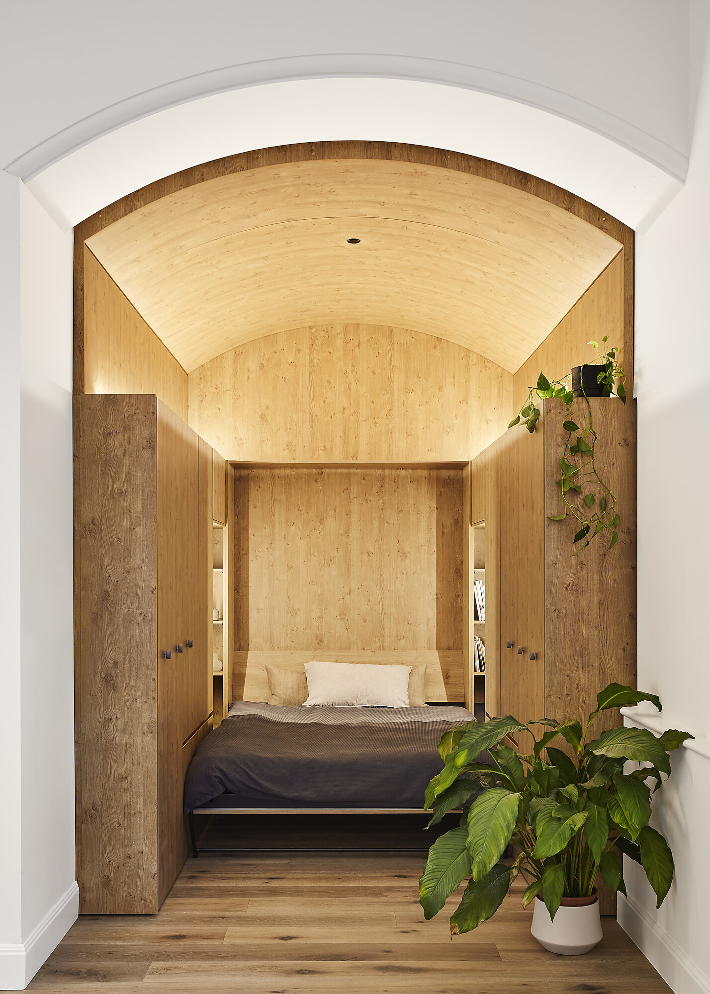 Interior photograph of Small Grand Apartment by Tess Kelly